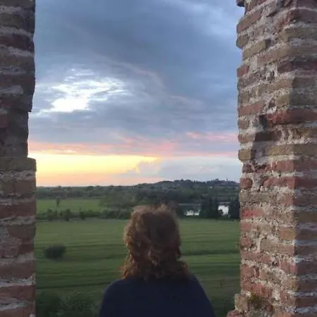 Torre Dei Battagli-dormi In Torre Medievale 빌라